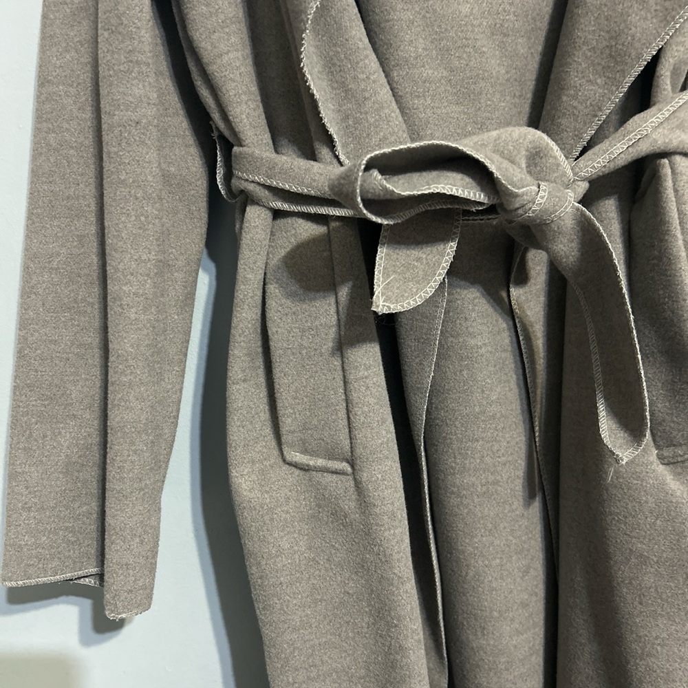 Elegant Gray Thin Wrap Coat - Picture 4 of 5